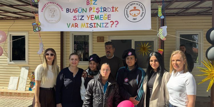 Cengiz Topel Hastanesi’nin bahçesinde Dünya Down Sendromu Günü nedeniyle etkinlik yapıldı