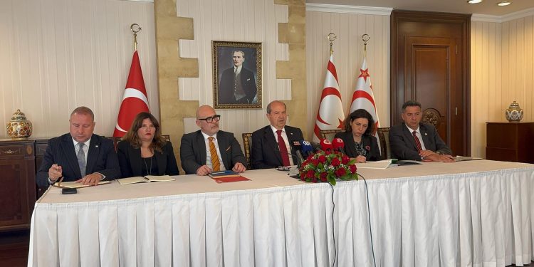 Cumhurbaşkanı Tatar basın toplantısı düzenledi…Tatar:Cenevre’ye, adanın geleceğini, iki devletin işbirliğini, haksız izolasyonların kaldırılmasını konuşmaya gidiyoruz