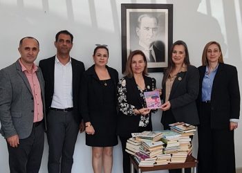 Kültür Dairesi, Gazimağusa Ticaret Lisesi’ne kütüphane kurulması amacıyla kitap bağışladı