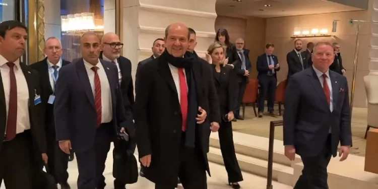 Cumhurbaşkanı Tatar, yemeğin yapılacağı otele geldi