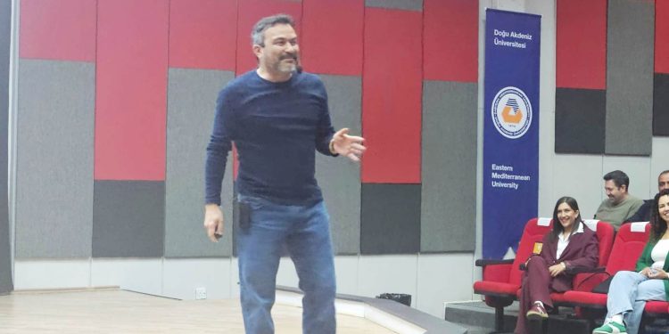 Yazar Ahmet Şerif İzgören “Hayata Değer Katmak” konulu seminer verdi