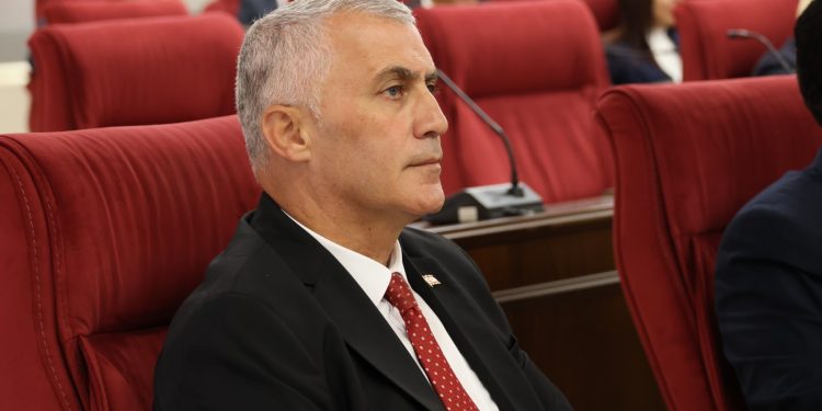Tüketiciler Derneği, Ekonomi ve Enerji Bakanı Amcaoğlu’nu yılın bakanı seçti
