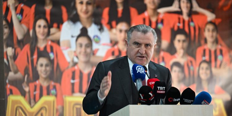 Bakan Bak: Ülkemiz, Avrupa'nın en modern stadyumlarına sahip