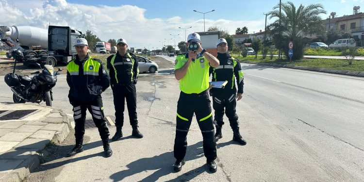 Bir haftada 69 kaza, 2 ölü, 18 yaralı… 4 milyon TL’lik de maddi hasar var…. 3 bin sürücüden bini süratten rapor edildi…