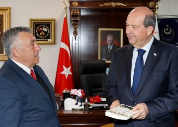 Dr. Hasan Topal, Cumhurbaşkanı Tatar’a kitabını takdim etti