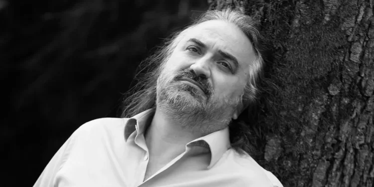 Dr. Gürkut Volkan Konak’ın sahnede hayatını kaybetmesinin ardından acil sağlık müdahale altyapısının önemine dikkat çekti.