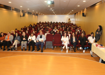 Gazeteci Yazar Başaran Düzgün Lefkoşa Türk Lisesi öğrencileri ile bir araya geldi