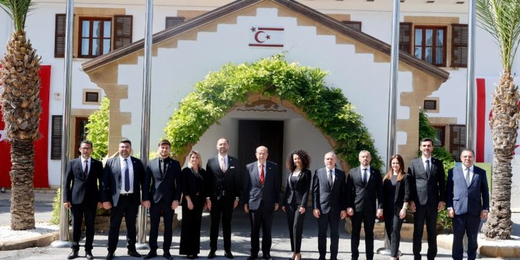 Cumhurbaşkanı Tatar Yörük Sanayici ve İş İnsanları Derneği heyetini kabul etti