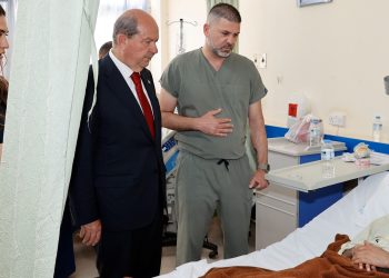 Cumhurbaşkanı Tatar, ölümlü trafik kazasındaki yaralıları ziyaret etti