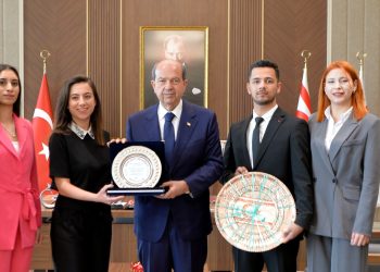 Cumhurbaşkanı Tatar YDÜ Matematik Kulübü Başkanı ve üyelerini kabul etti