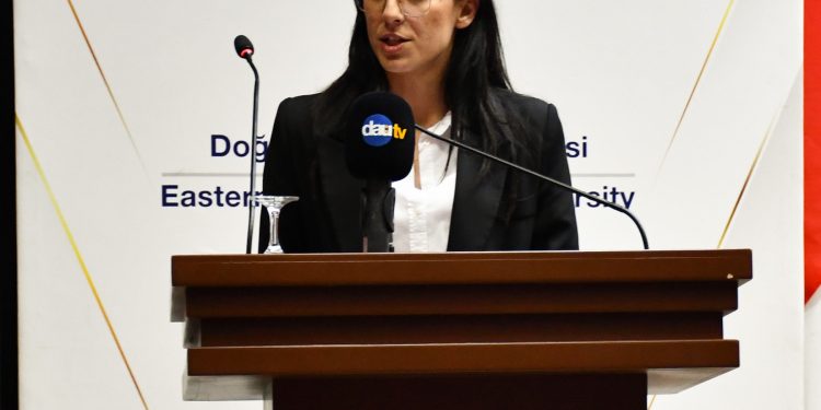 DAÜ’de “Multidisipliner Açıdan Bağımlılığa Bakış” konferansı gerçekleştirildi