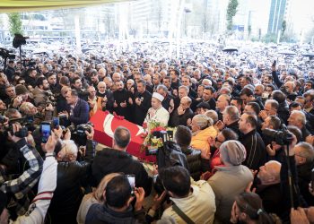 Sanatçı Volkan Konak son yolculuğuna uğurlanıyor