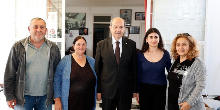Cumhurbaşkanı Tatar, Kıbrıs Türk Emekliler Derneği Girne Şubesi’ni ziyaret etti