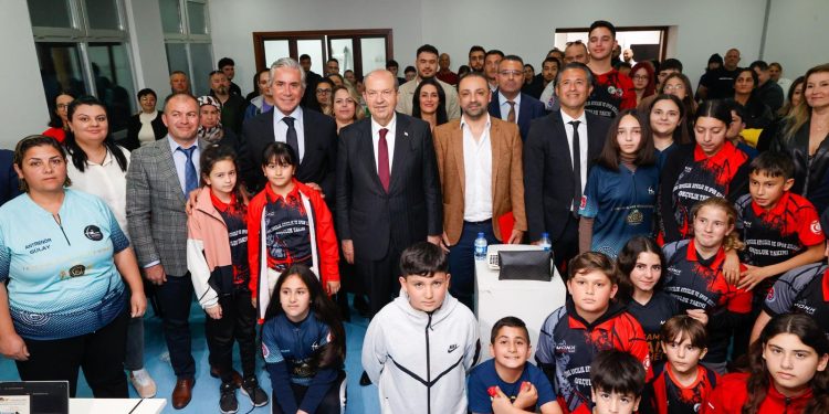 Cumhurbaşkanı Tatar, Türkiye Okçuluk Federasyonu Eğitim Kurulu Başkanı ve heyetini kabul etti