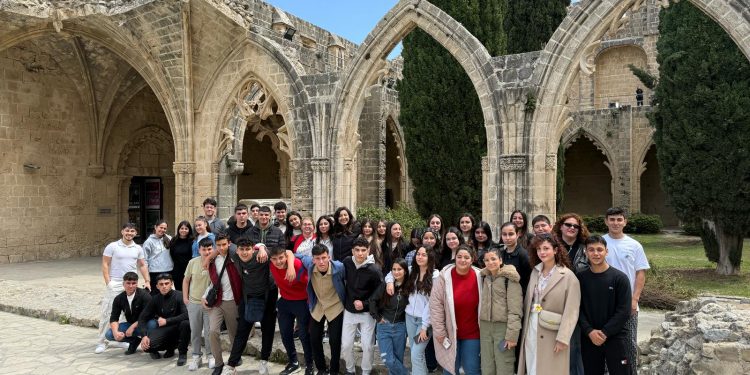 Erenköy Lisesi öğrencileri “Ülkemi Tanıyorum” projesi kapsamında Girne’yi gezdi