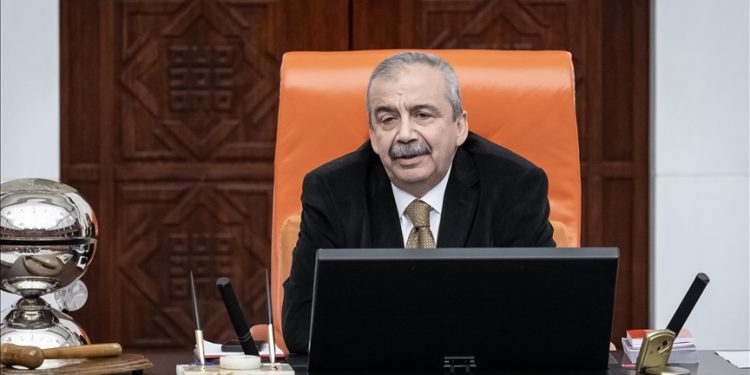 Sırrı Süreyya Önder, kalp rahatsızlığı nedeniyle ameliyata alındı