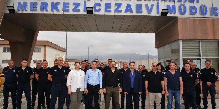 KTAMS ve KAMUSEN, cezaevindeki sorunlar için hükümete 21 Mayıs’a kadar süre verdi…Grev uyarısında bulundu