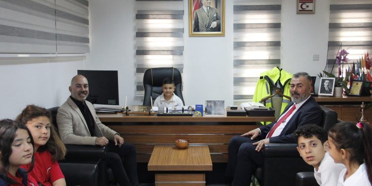 Beyarmudu Belediye Başkanı Bebek bölge ilkokullarından öğrencilerini kabul etti