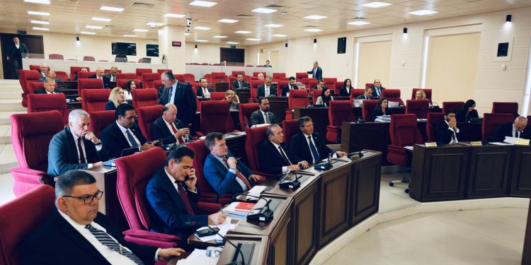 Meclis İç Tüzüğü ile ilgili oluşturulan özel komite hakkında karar kabul edildi