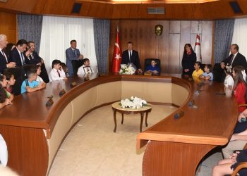 Bakanlık koltukları çocuklara devredildi