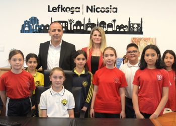 Harmancı ilkokul çocuklarını kabul etti