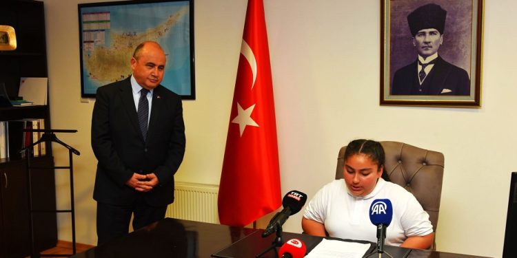 TC Lefkoşa Büyükelçisi Başçeri, 23 Nisan sebebiyle çocukları kabul etti