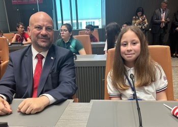 Küçük :23 Nisan halkın iradesine dayalı egemenliğin ve çocukların toplumdaki değerinin simgesidir