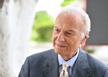 Yeşilçam’ın efsane ismi Ediz Hun, Kıbrıs sevgisini anlattı… “Burası çok huzurlu bir yer, bunu sağlayan da siz Kıbrıslı kardeşlerimsiniz”