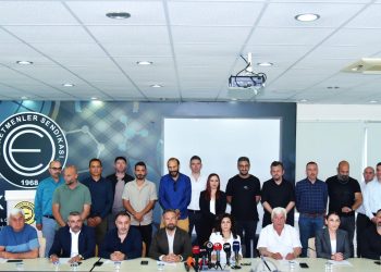 Sendikalar, Disiplin Tüzüğü’ne karşı cuma günü tam gün uyarı grevine gidecek… Aynı günün akşamı Kuğulu Park önünde miting düzenlenecek