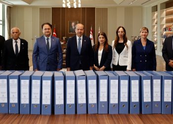 Cumhurbaşkanı Tatar, babası Rüstem Tatar’ın arşivini Milli Arşiv ve Araştırma Dairesi’ne devretti