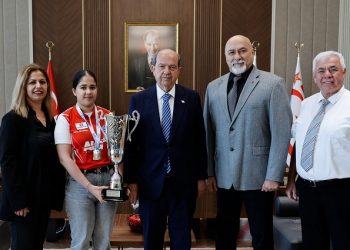 Cumhurbaşkanı Tatar, Avrupa Kadınlar Bilardo Şampiyonu Ghaffari’yi kabul etti