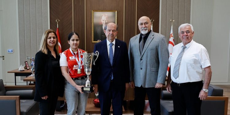 Cumhurbaşkanı Tatar, Avrupa Kadınlar Bilardo Şampiyonu Ghaffari’yi kabul etti