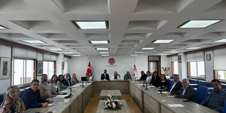 İdari Komite, Mücahitlerin hakları ve kamu çalışanlarının maaşlarıyla ilgili yasa önerilerini görüştü