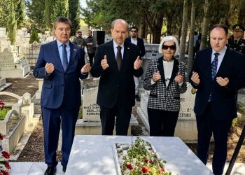 KKTC’nin ilk Başbakanı Çağatay için kabri başında tören düzenlendi