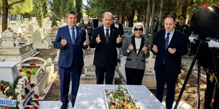 KKTC’nin ilk Başbakanı Çağatay için kabri başında tören düzenlendi
