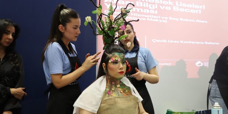 Meslek lisesi öğrencileri için bilgi ve beceri yarışması yapılıyor