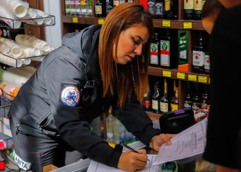 Gazimağusa’da işletmelere yönelik izin ve sağlık karnesi denetimleri yapılıyor