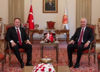 Öztürkler,Kurtulmuş’a geçmiş olsun dileklerini iletti