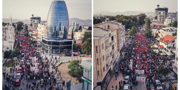 Öğretmen Sendikaları Lefkoşa Şehitler Anıtı önünde 40 örgütün desteğiyle eylem yaptı