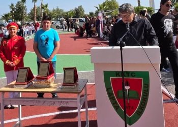 Lapta İlkokulu’nda Esat Faik Muhtaroğlu Kompozisyon Yarışması ödülleri 23 Nisan töreninde verildi