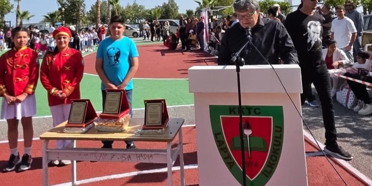 Lapta İlkokulu’nda Esat Faik Muhtaroğlu Kompozisyon Yarışması ödülleri 23 Nisan töreninde verildi