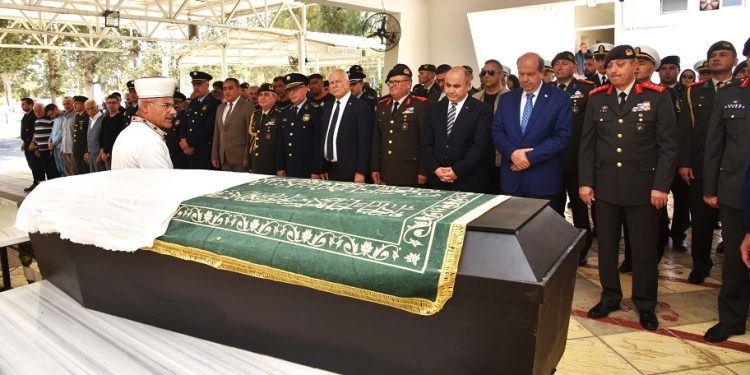 Şehit Teğmen Caner Gönyeli’nin eşi Nükhet Gönyeli toprağa verildi