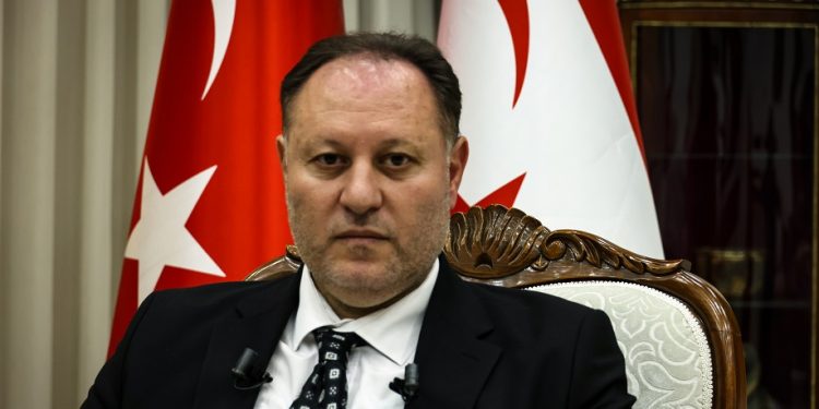 Meclis Başkanı Öztürkler, KKTC’nin ilk başbakanı Çağatay’ı andı