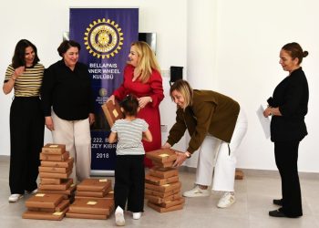 Sibel Tatar, Tangül Ünal Çağıner Vakfı Sevgi Evleri’ni ziyaret etti