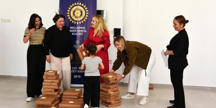 Sibel Tatar, Tangül Ünal Çağıner Vakfı Sevgi Evleri’ni ziyaret etti