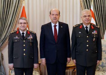 Cumhurbaşkanı Tatar, Kara Kuvvetleri Komutanı Orgeneral Selçuk Bayraktaroğlu ile görüştü