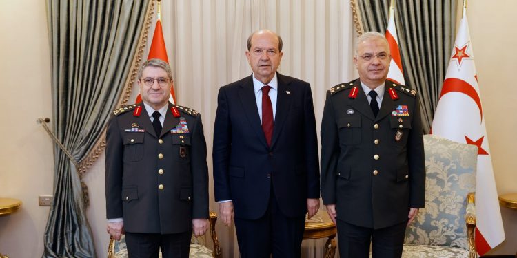 Cumhurbaşkanı Tatar, Kara Kuvvetleri Komutanı Orgeneral Selçuk Bayraktaroğlu ile görüştü