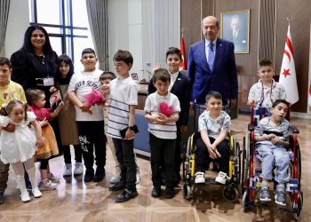 Cumhurbaşkanı Tatar, Cumhurbaşkanlığı Yeni Yerleşkesinde özel eğitim öğrencilerini kabul etti