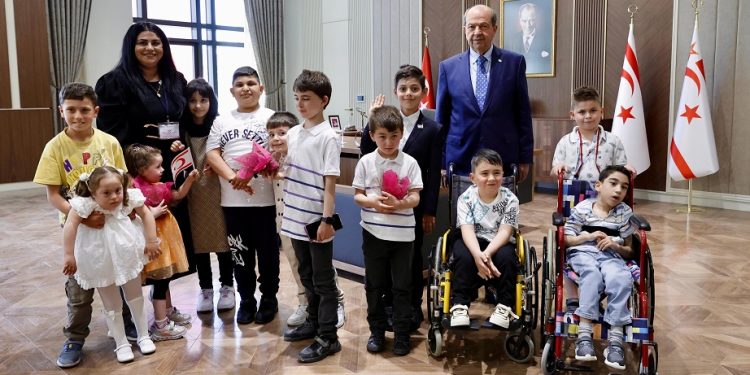 Cumhurbaşkanı Tatar, Cumhurbaşkanlığı Yeni Yerleşkesinde özel eğitim öğrencilerini kabul etti