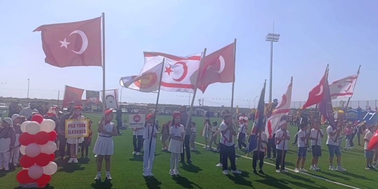 Güvercinlik’te bölge okullarının katılımıyla çocuk şenliği yapıldı